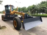 China Top Brand Hydraulic Road Grader Gr215 Construction Machinery New 215HP Mini Motor Grader with Attachment - Image 6